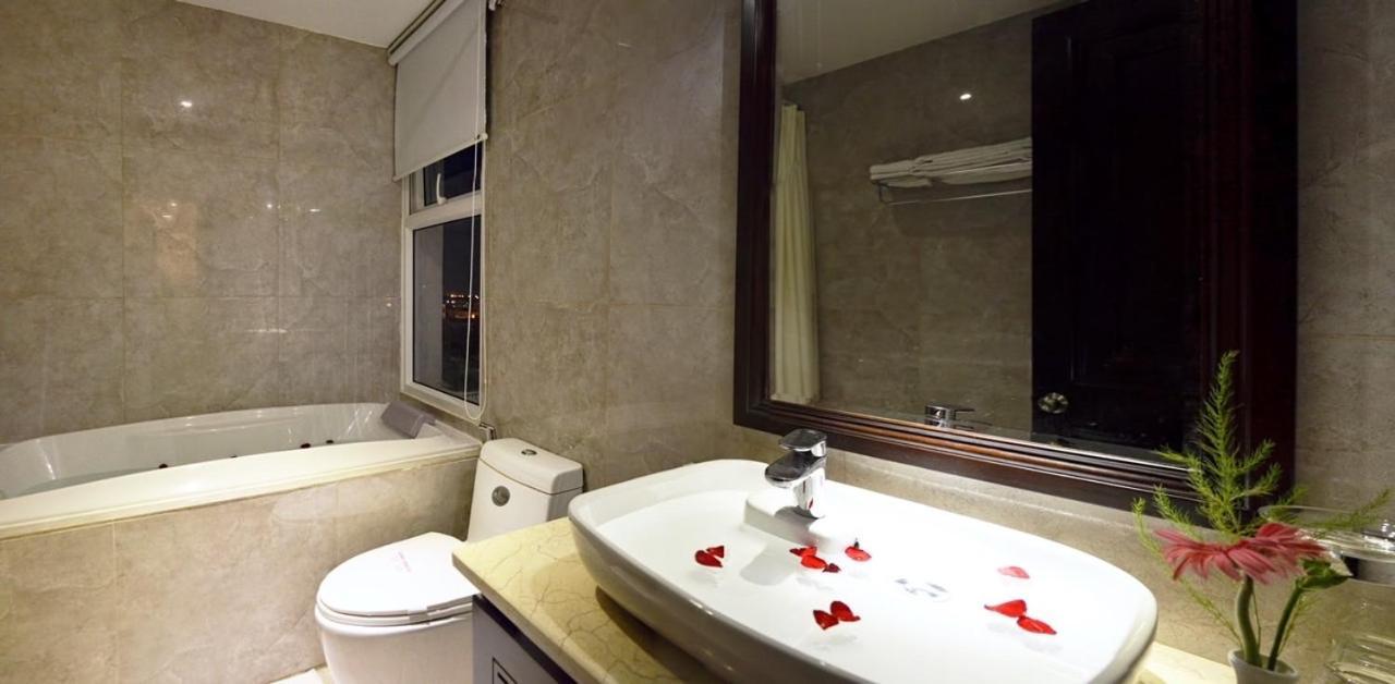 D&C Hotel Da Nang Buitenkant foto