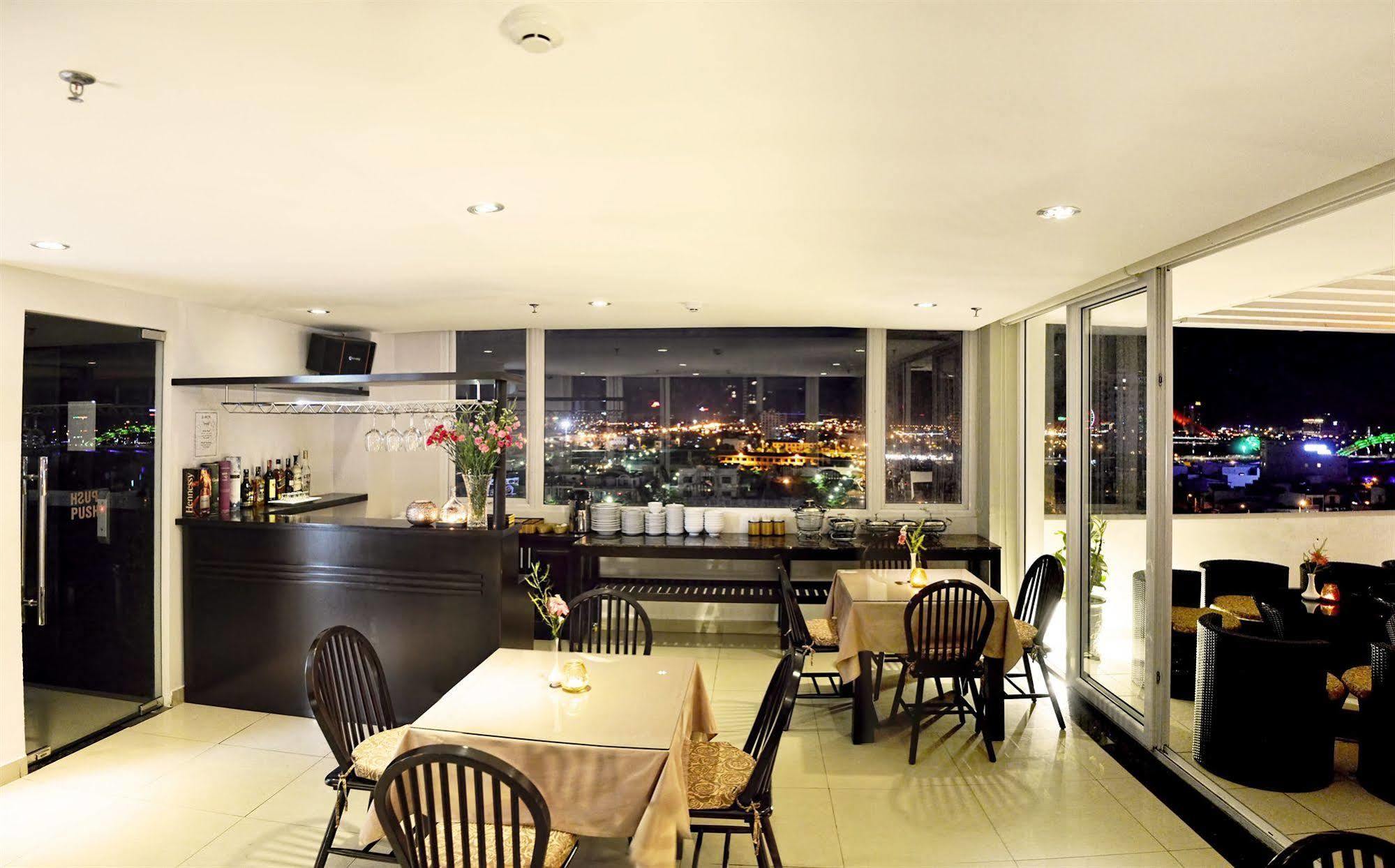 D&C Hotel Da Nang Buitenkant foto