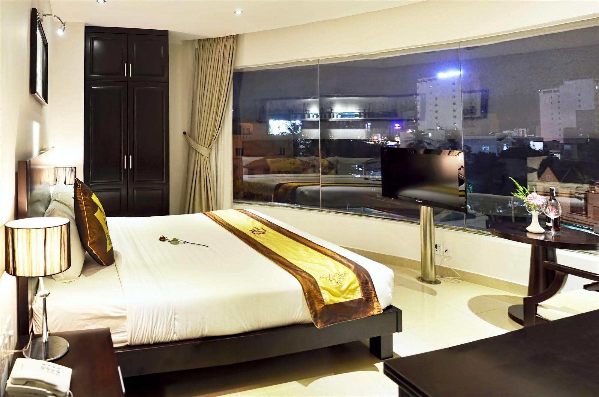 D&C Hotel Da Nang Buitenkant foto