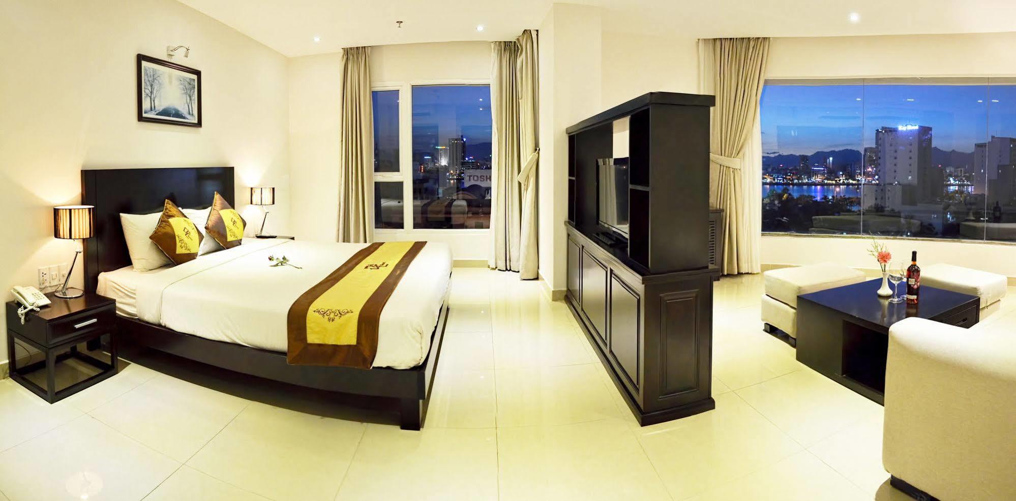 D&C Hotel Da Nang Buitenkant foto